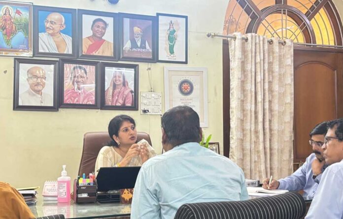 mahila_01-2.jpg